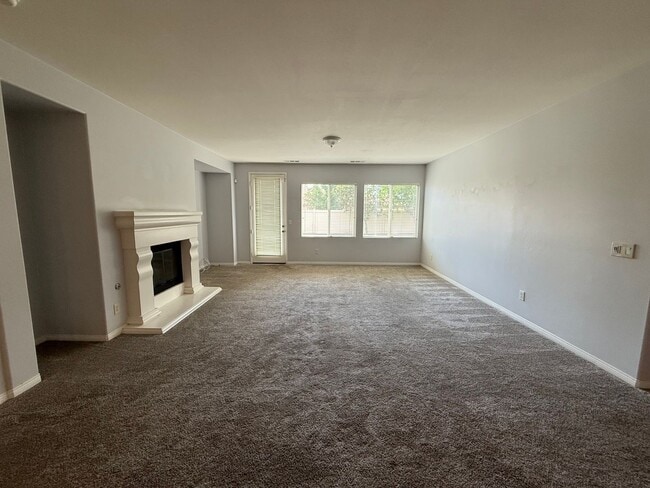Building Photo - Elegant 4-Bedroom, 3-Bathroom Home with 3-...