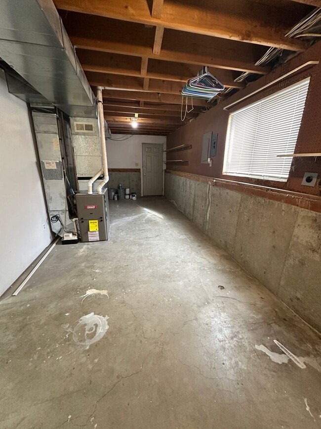 Building Photo - Gorgeous 4 Bedroom 2 Bathroom House!!!! #1101