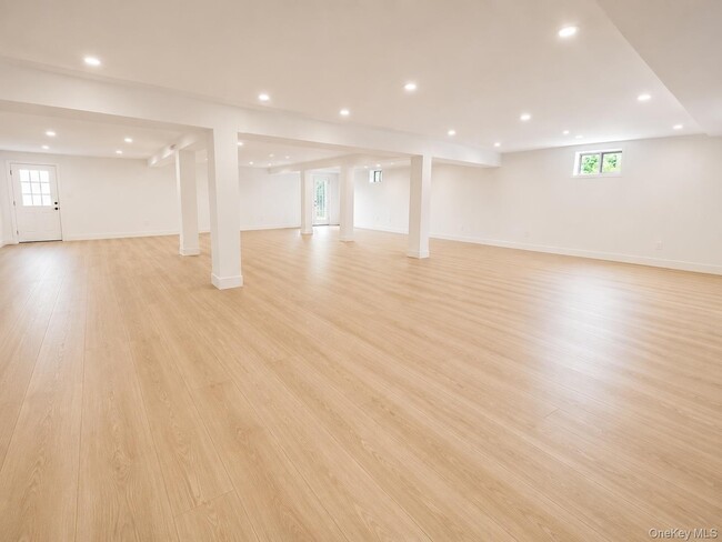 Building Photo - 230 Grist Mill Ln