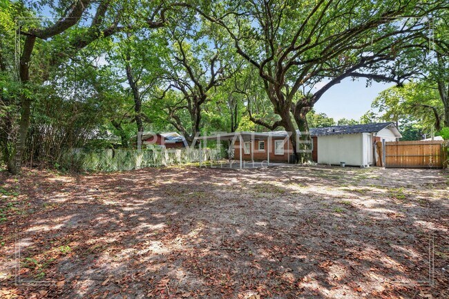 Building Photo - 2900 Lott Dr