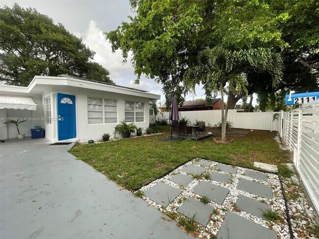 Building Photo - 2111 Adams St