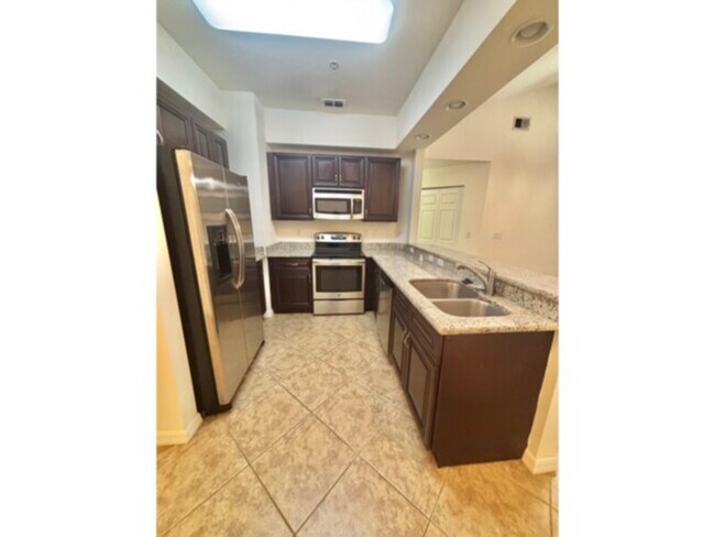 Building Photo - 2 Bedroom + DEN and GARAGE! Water &amp; Basic Cable Included!