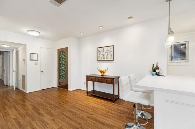 Building Photo - 2824 Briarhurst Dr