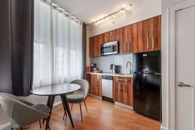 Primary Photo - 925 Common St