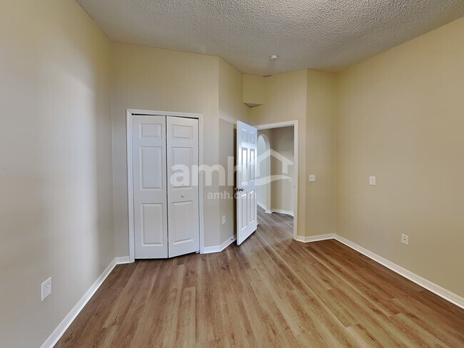 Building Photo - 16027 Dorchester Blvd