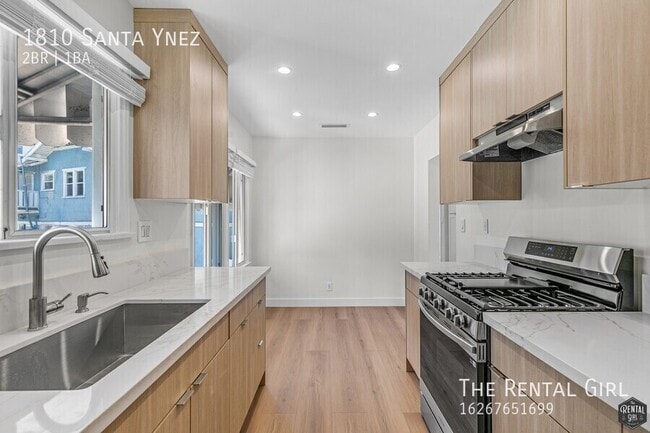 Building Photo - 1810 Santa Ynez St