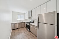 Building Photo - 252 S New Hampshire Ave