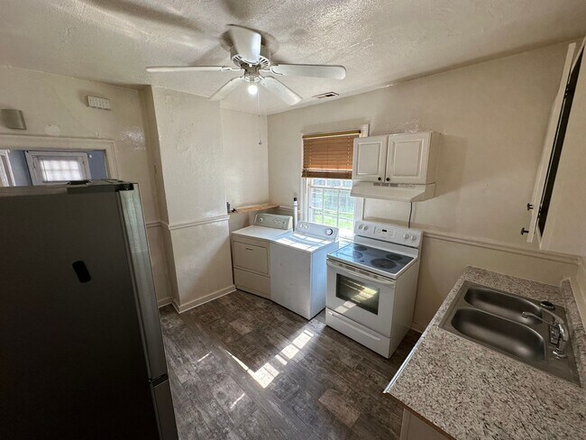 Building Photo - 2 bed house Rva North Side! PET FRIENDLY, ...