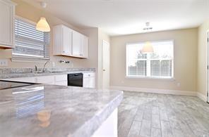 Building Photo - 321 S Chestnut St