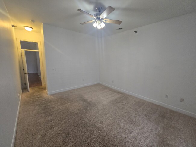 Building Photo - " Reduced! Chic 2-Bed, 2-Bath Condo with G...