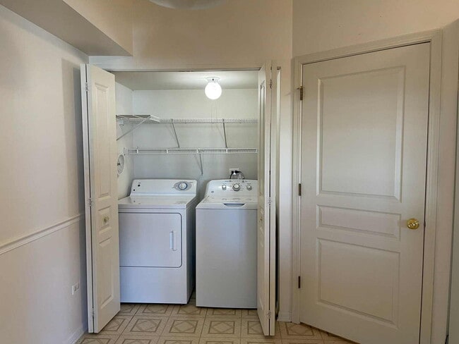 Building Photo - 51 Arboretum Dr