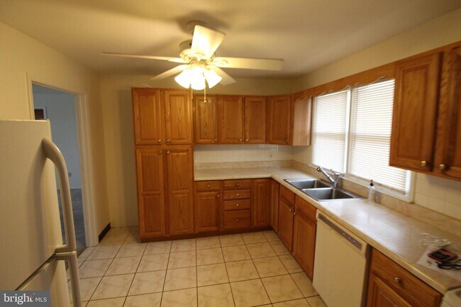 Building Photo - 4032 Quakerbridge Rd