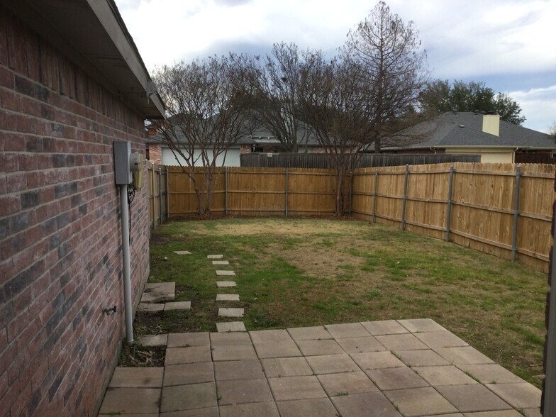 Building Photo - 702 Fleming St