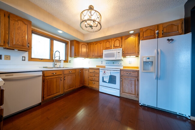 Building Photo - 1528 Desoto St