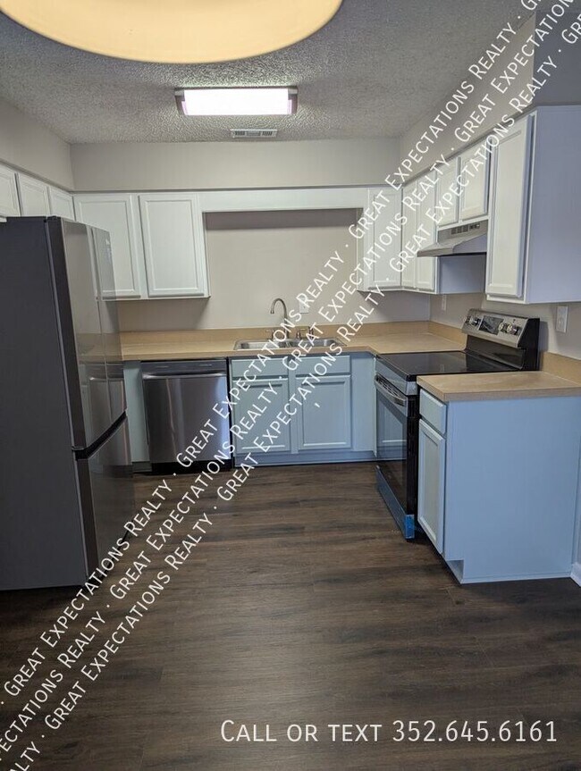 Building Photo - 147 SE 13th Ave