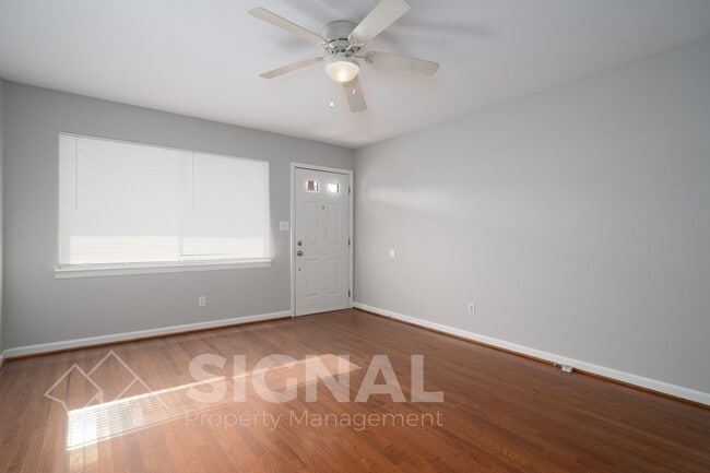 Building Photo - 2425 Circle Dr