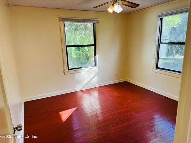 Building Photo - 8041 Oakwood St