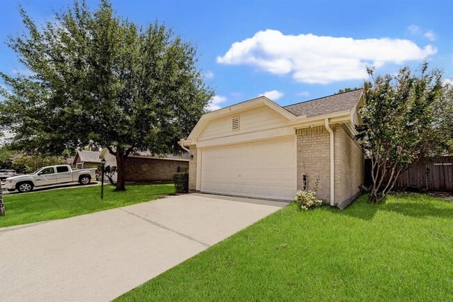 Building Photo - 3310 Meadway Dr