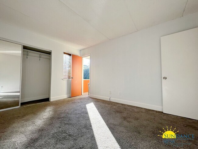 Building Photo - 1 mile East of Hurlburt AFB, beautiful Ced...