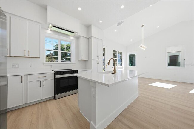 Building Photo - 1514 Wilson Ave