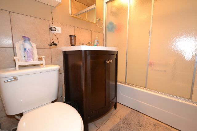 Building Photo - 5222 N Sawyer Ave