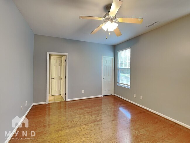 Building Photo - 909 Summer Storm Dr