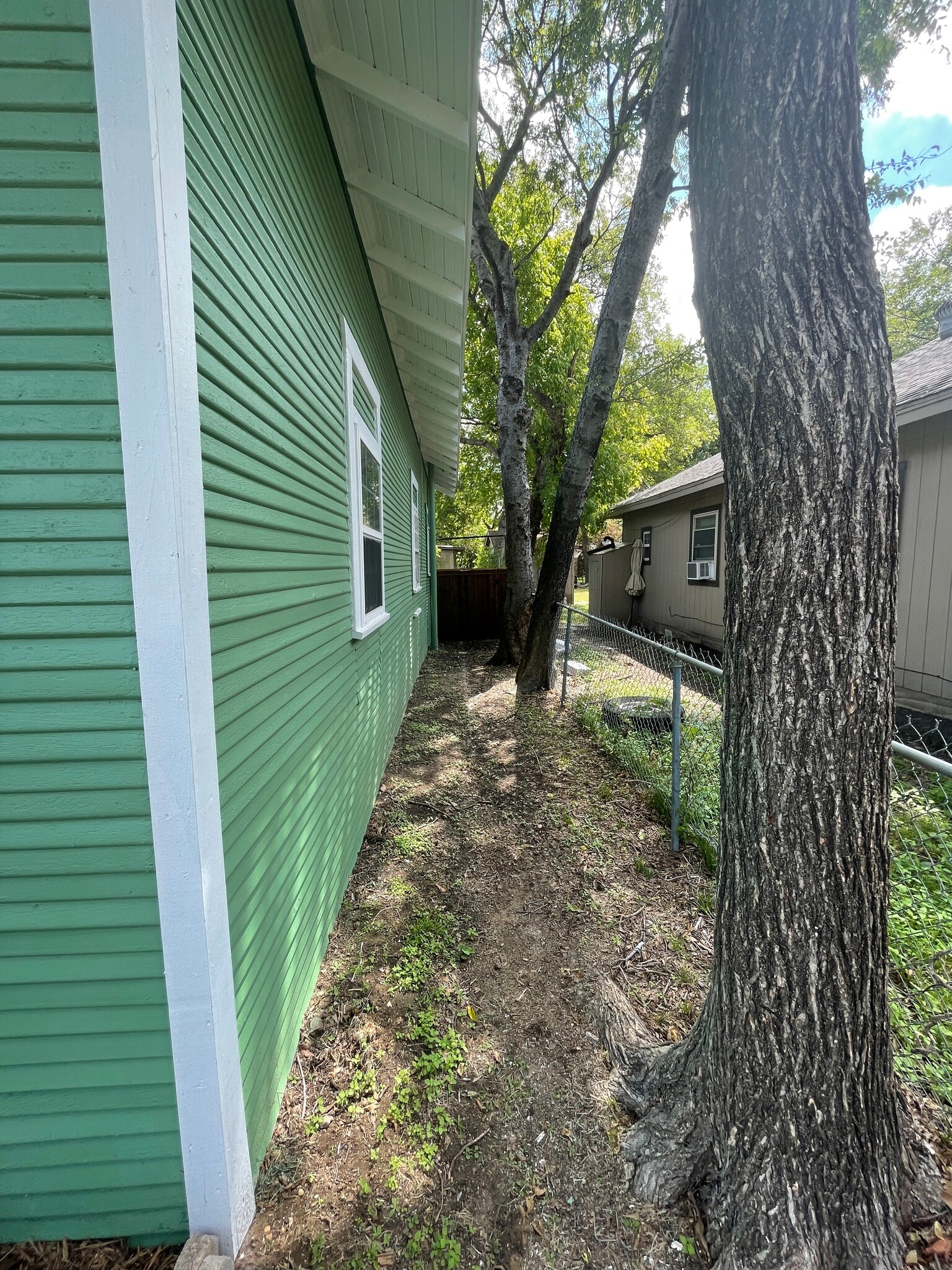 Building Photo - 5332 Lindsley Ave