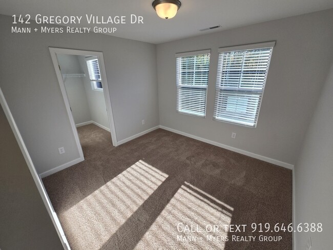 Building Photo - 142 Gregory Vlg Dr