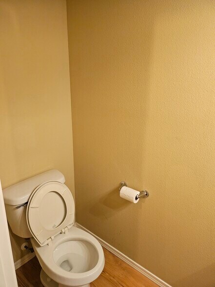 half bath - 623 Rivenhurst St