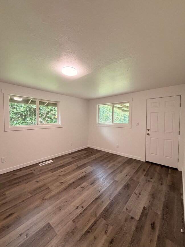 Building Photo - 3-Bedroom 1-bathroom apartment in Creswell!
