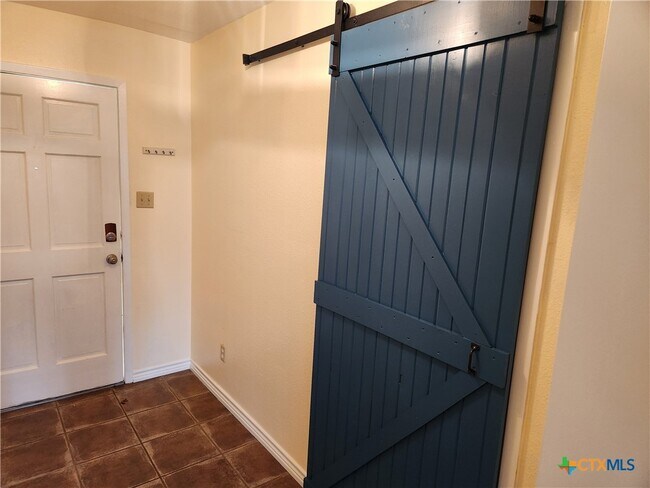 Building Photo - 1015 Old Mill Rd