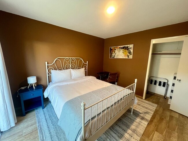 Building Photo - Furnished Single Family Home in Pacific Gr...