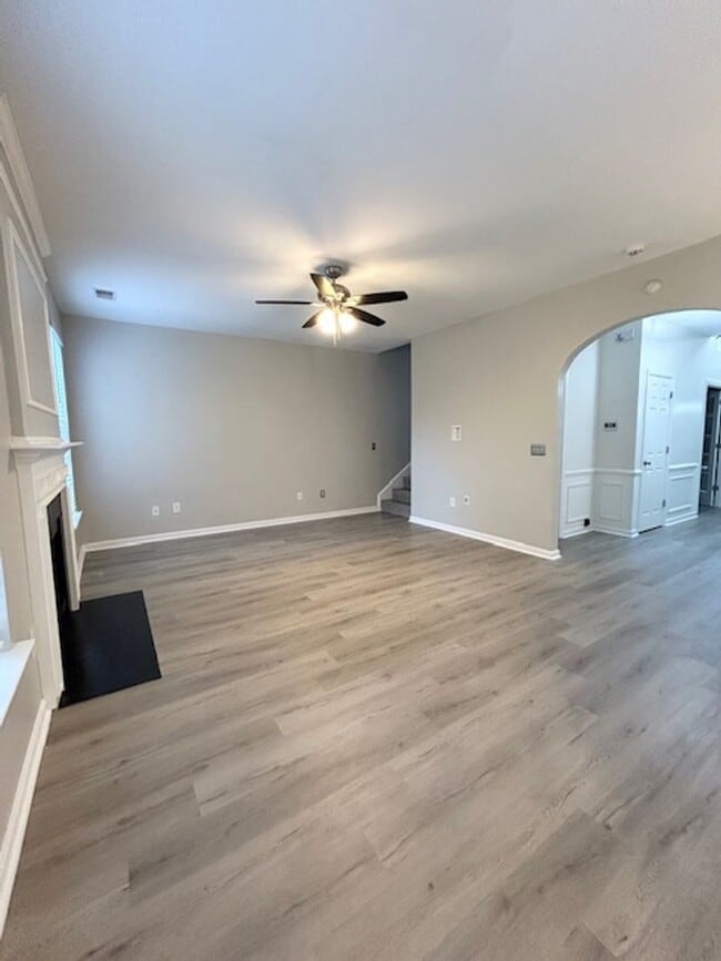 Building Photo - WELCOMING FOUR BEDROOM HOME IN WILLOWBROOKE