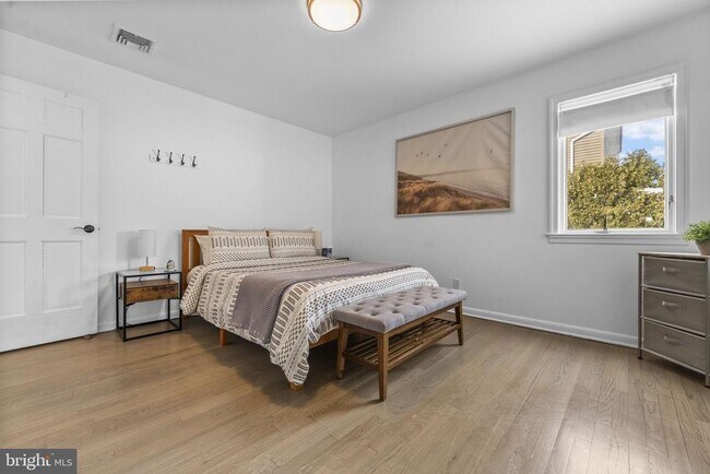 Building Photo - 191 Lakeshore Dr