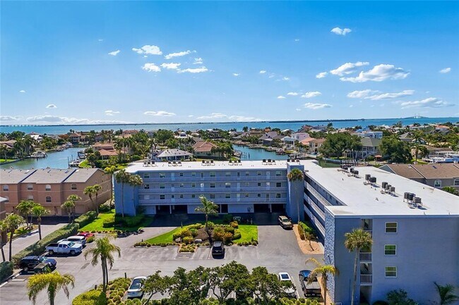 Building Photo - 719 Pinellas Bayway S