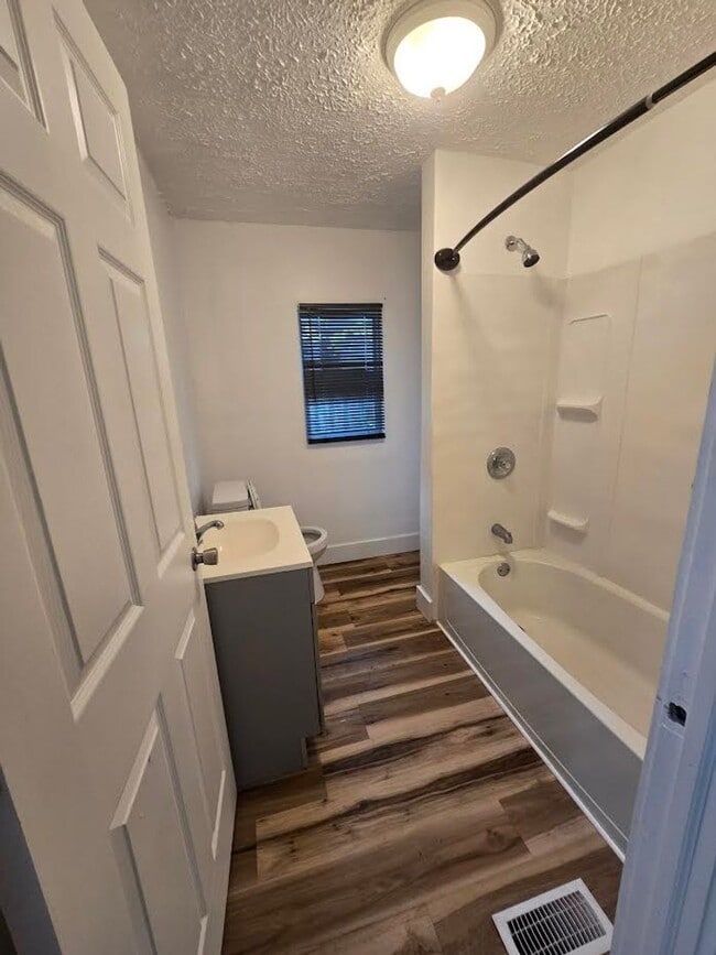 Building Photo - Spacious One Bedroom Duplex located near South Sherman and English Ave