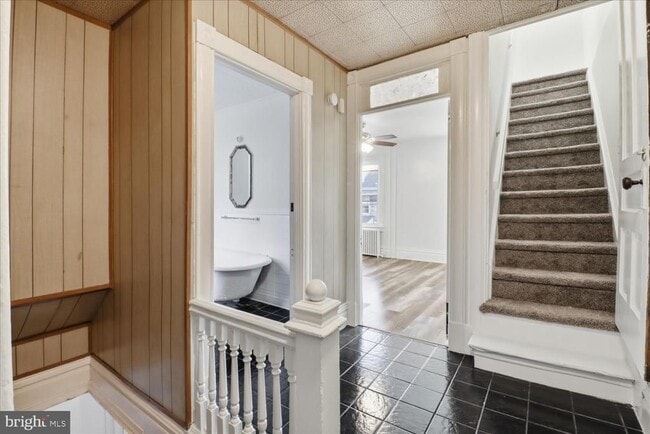 Building Photo - 819 E Marion St