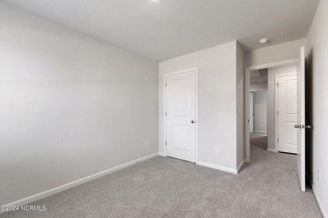 Building Photo - 3121 Lobelia Ln