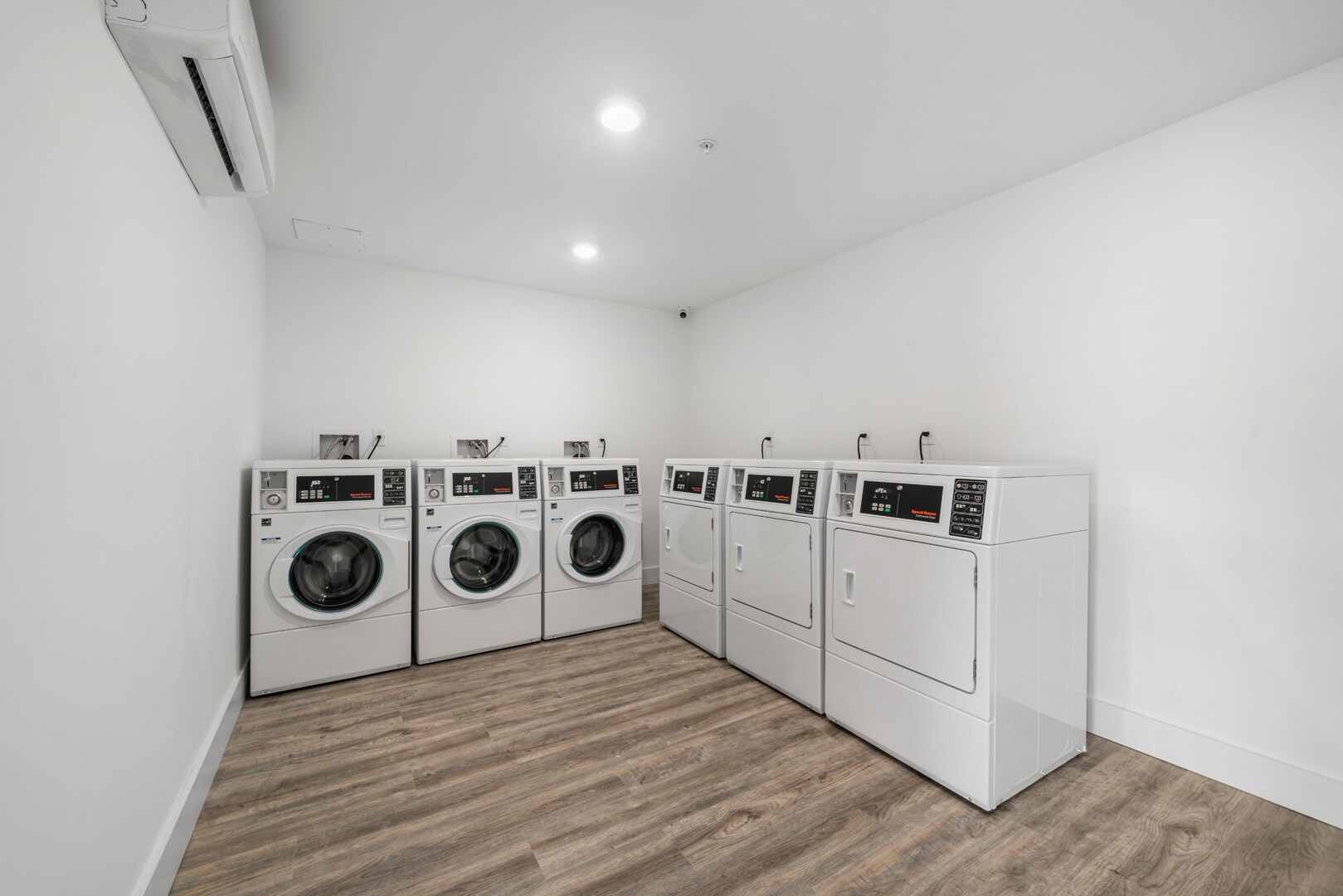 Building Photo - 242 Spring St