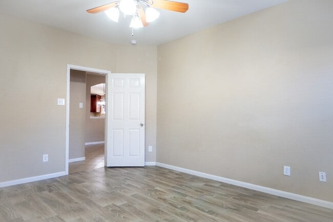 Building Photo - 6342 Applewood Forest Dr