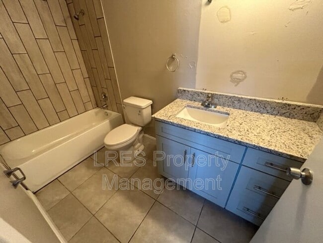 Building Photo - 605 Northlake Blvd