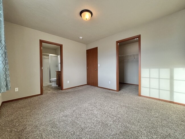 Building Photo - 8811 N Elm St