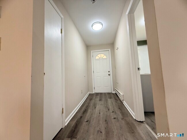 Building Photo - 3 Maple St