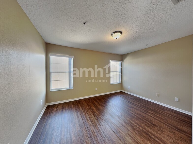 Building Photo - 10016 Caroline Park Dr