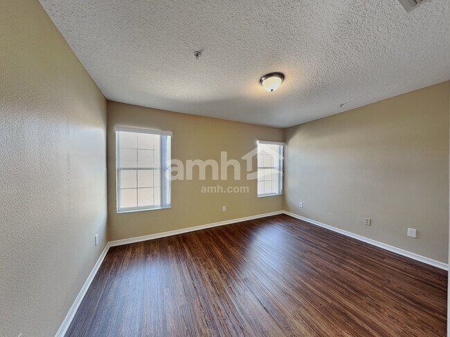 Building Photo - 10016 Caroline Park Dr