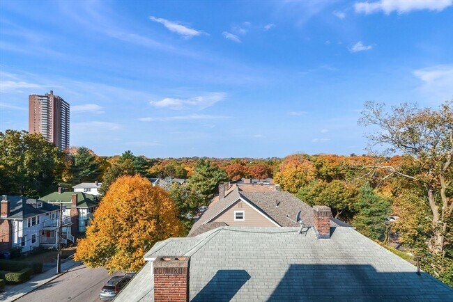 Building Photo - 91-93-93 Bynner St