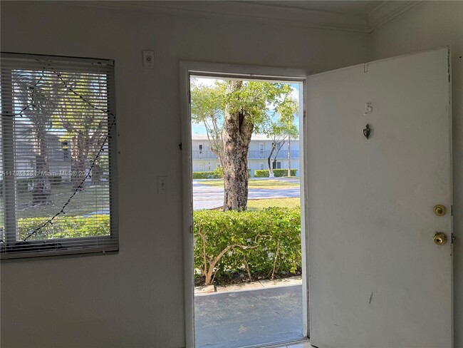 Building Photo - 890 NW 45th Ave