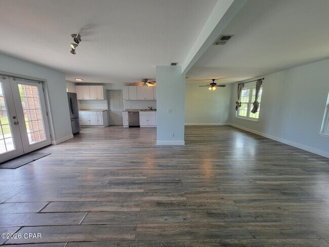 Building Photo - 836 Miles Dr