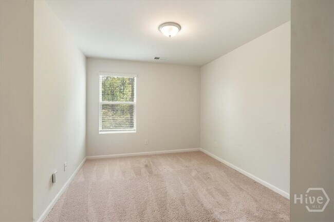 Building Photo - 114 Travelers Dr
