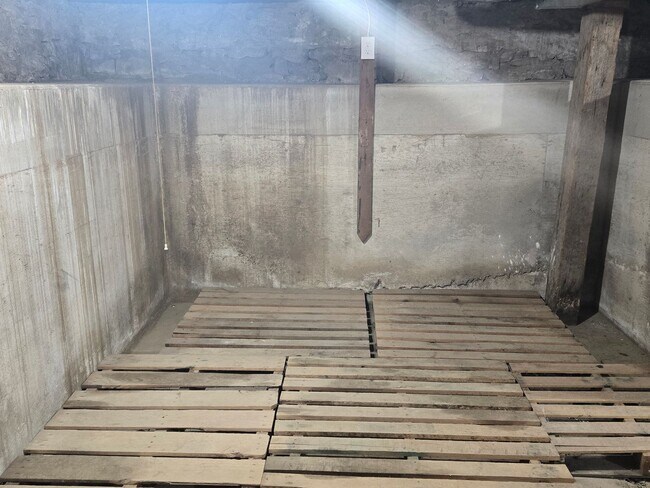 Building Photo - Country living in the city!!!